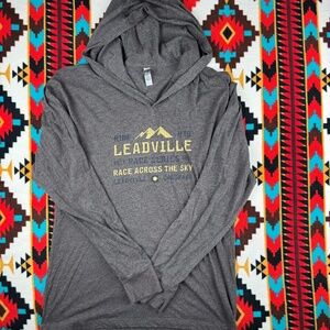 Leadville Race Series Lightweight Hooded Shirt Mens Large Brown Next Level
